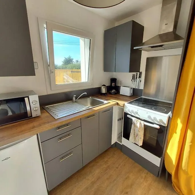 Studio Avec Terrasse Et Jardin A 100 M De La Plage De Fort Bloque Ploemeur 0*,  France