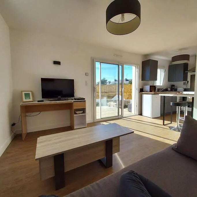 Studio Avec Terrasse Et Jardin A 100 M De La Plage De Fort Bloque Ploemeur